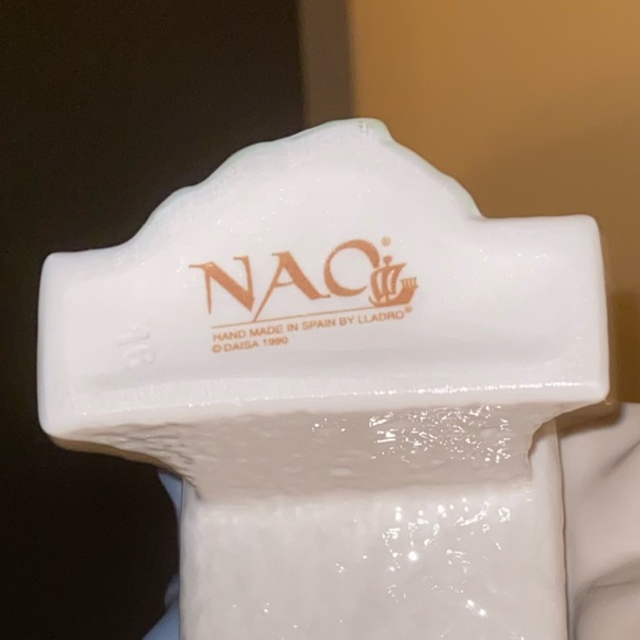 NAO BY LLADRO First Love Figurine - Picture 4 of 4